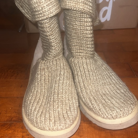UGG  Women's Knit 3 Button Winter Boots size 9 - Picture 5 of 6